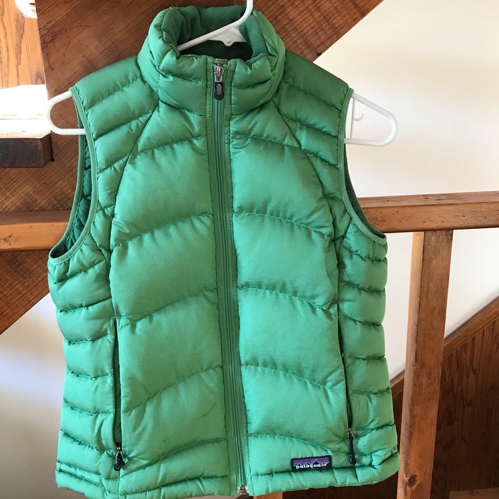 Patagonia women’s green goose down puffer vest